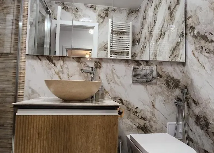 Zen Relax - Polona - Calea Victoriei - Metro Station * Bükreş